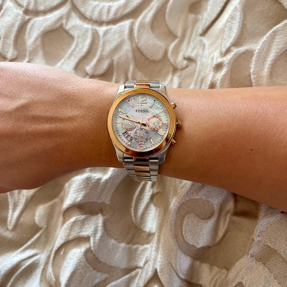 Fossil Two-tone Rose Gold and Silver Watch - Picture 6 of 7